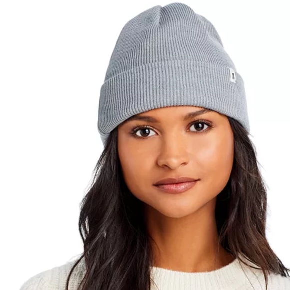 On Running Accessories - On Running Gray 100% Wool Ribbed Beanie EUC!